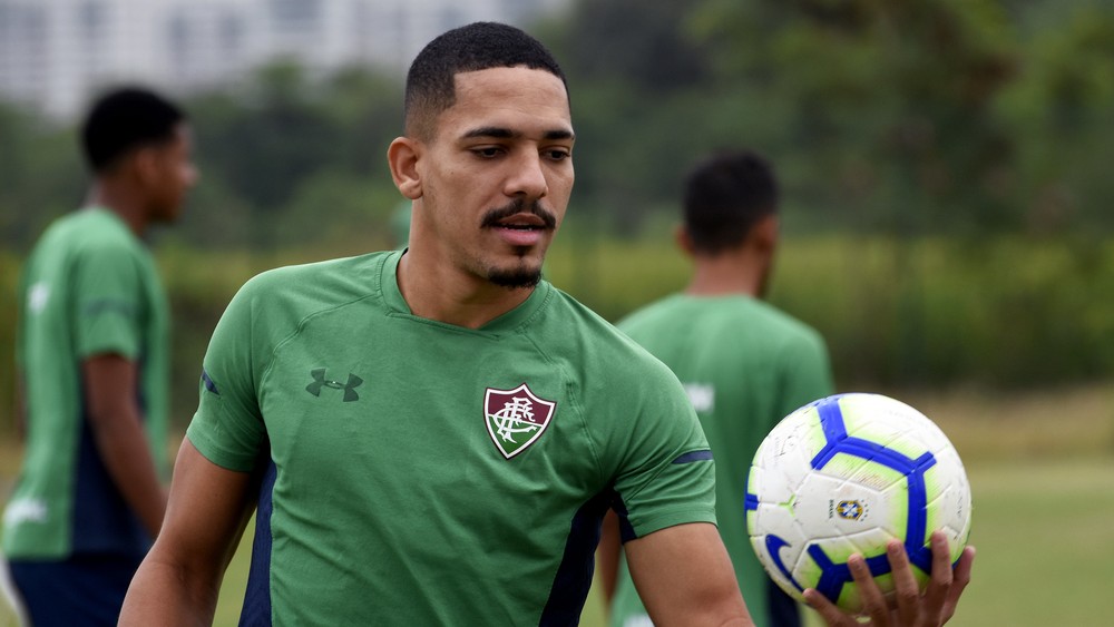 Carioca: Empréstimo com Fluminense termina e Fiorentina define situação de lateral