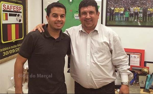 Fabrício Porfírio em uma das suas muitas visitas ao Arthur em busca do escudo CBF - Divulgação Blog do Marçal