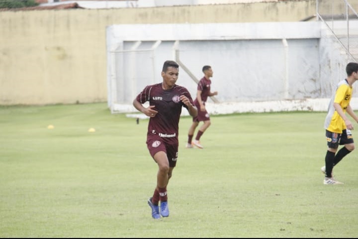 Na segunda Copa São Paulo, atacante é profissionalizado na Ferroviária