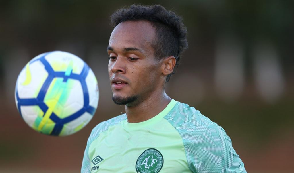 Além do Flu, dois clubes do Brasileirão entram na briga por lateral da Chapecoense