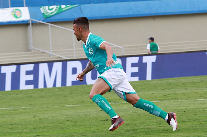 Palmeiras entra na briga com Corinthians e promete contratar atacante do Goiás