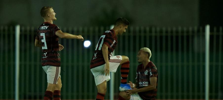 SUPERCOPA SUB-20: Flamengo atropela Palmeiras e fica perto do título