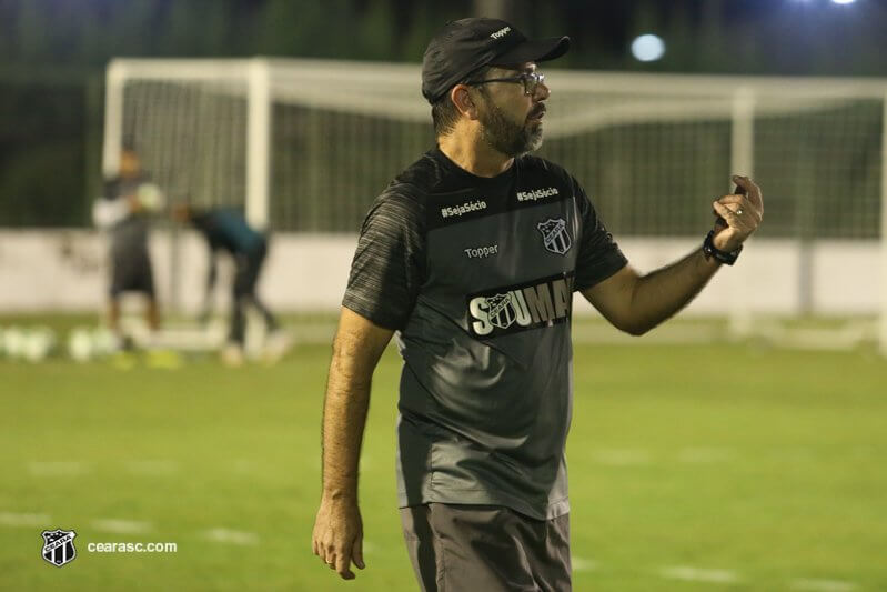 Goiano: Ex-Grêmio e Santos é opção para assumir o Atlético