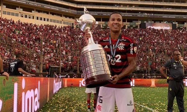 Pernambucano: Campeão da Libertadores, lateral deve trocar Flamengo pelo Sport