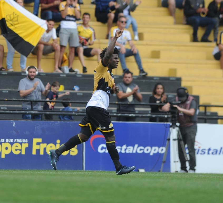 Catarinense: Criciúma anuncia renovação com zagueiro-artilheiro