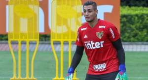 Goleiro do São Paulo sai da cadeia nos EUA e pode voltar ao Brasil