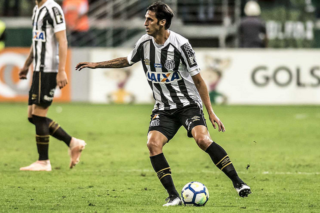 Bryan Ruiz cobra dívida e quer rescindir contrato o Santos