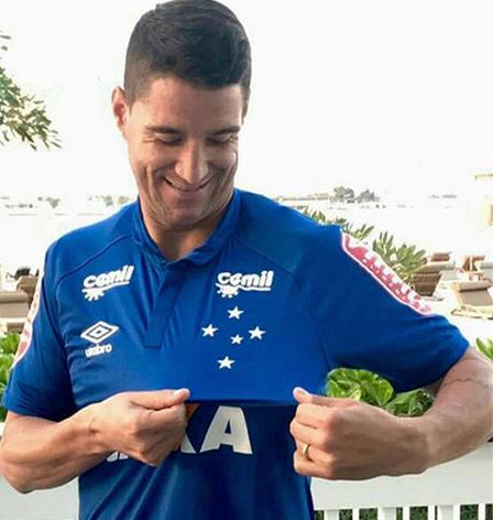 Thiago Neves entra na Justiça e cobra R$ 16 milhões do Cruzeiro