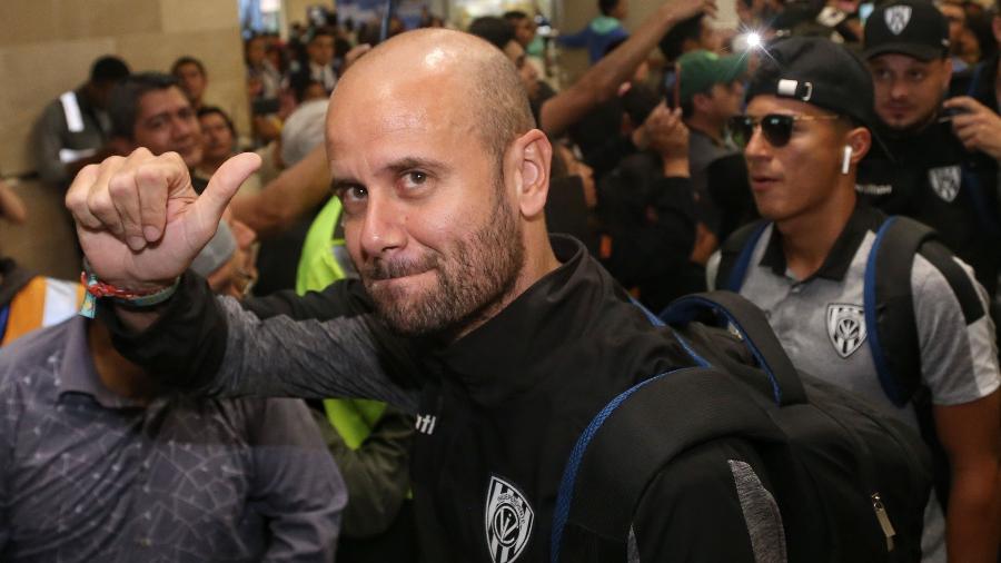 Técnico campeão da ‘Sula’ está no Brasil e deve fechar com time do Paraná