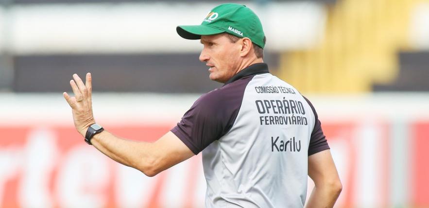 Após anunciar três, Operário sobe sete jogadores das categorias de base