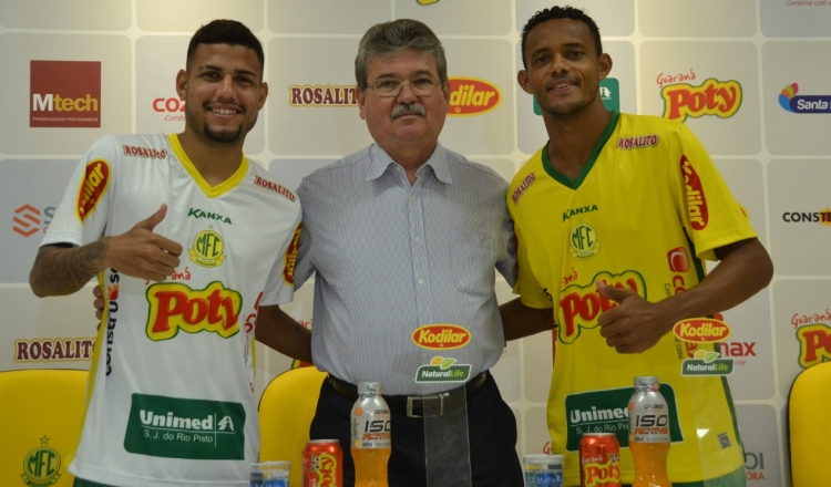 Paulistão: Mirassol apresenta ex-laterais de Vitória e Chapecoense