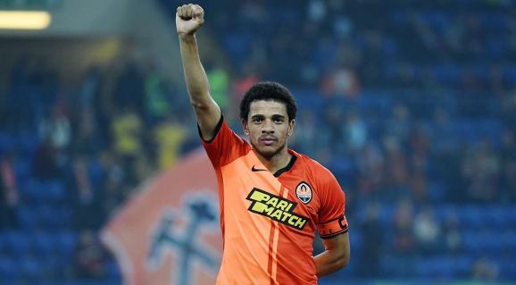 Taison revela convite do Corinthians, mas destino pode ser outro clube do Brasileirão