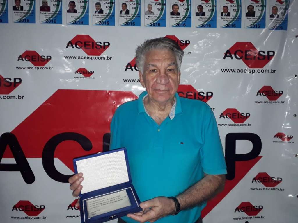 Zé Boquinha com a homenagem da ACEISP