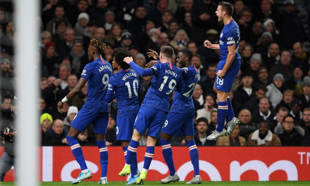 INGLÊS: Com dois gols de Willian, Chelsea derrota o Tottenham no clássico de Londres