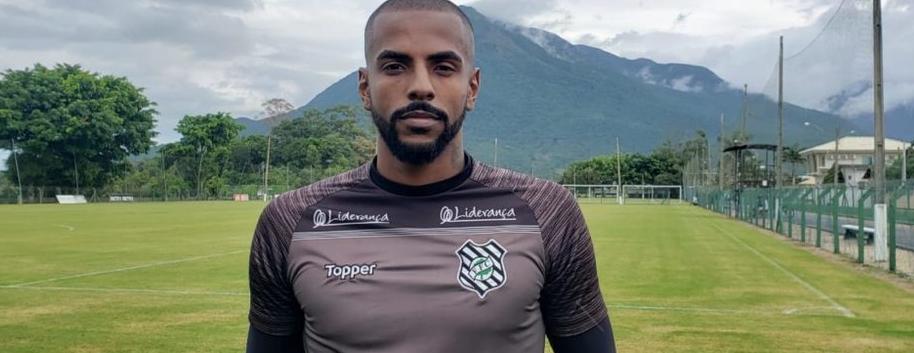 Botafogo fecha com zagueiro que quase foi rebaixado na Série B