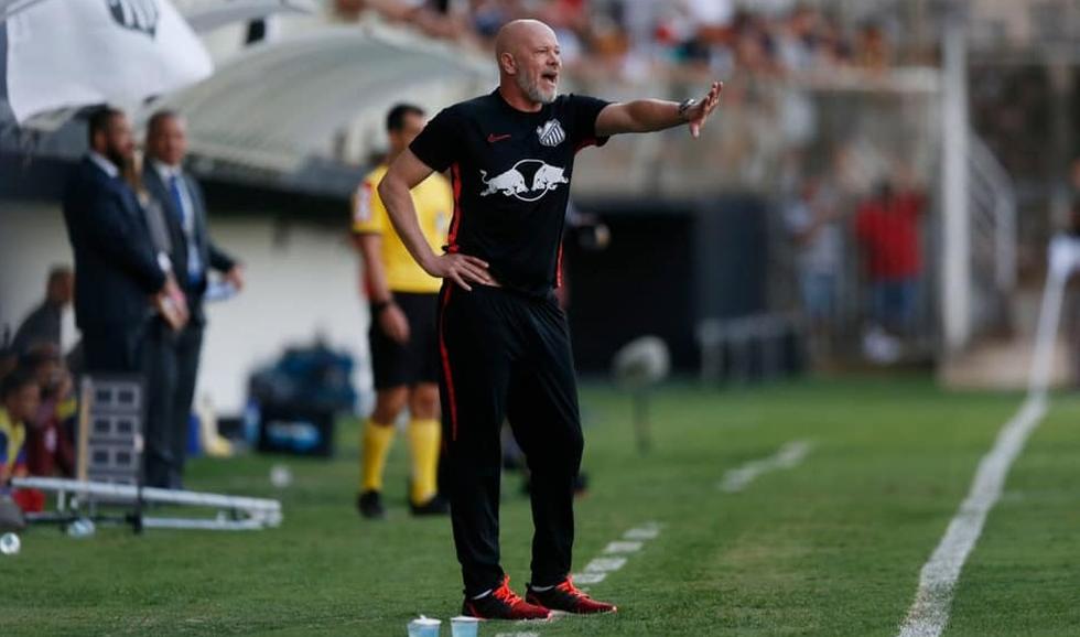 Técnico de time do Brasileirão revela acordo para assumir Kashima Antlers, do Japão