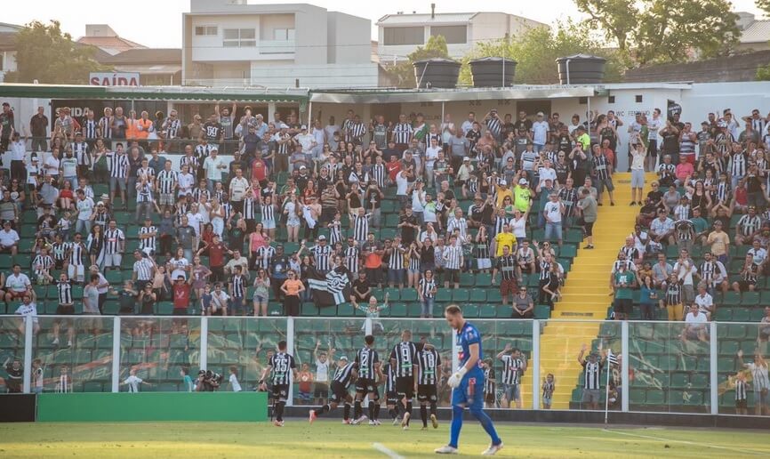 Figueirense fez história ao escapar do rebaixamento diante de tantos problemas extra-campo