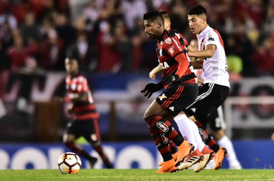 Gaúcho: Internacional oficializa lateral-direito do Flamengo