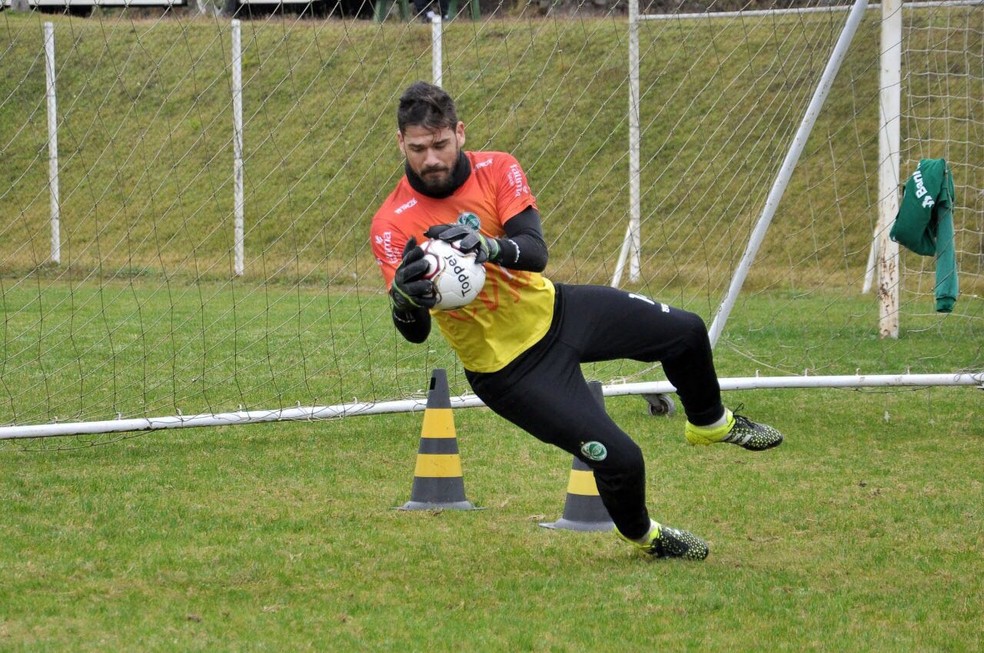 Matheus Cavichioli explica escolha pelo Guarani em 2020: ‘Vitrine, nome e grandiosidade’