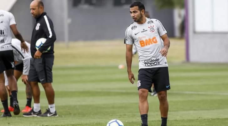 Dirigente da LDU diz que alto salário de meia dificulta acerto com o Corinthians