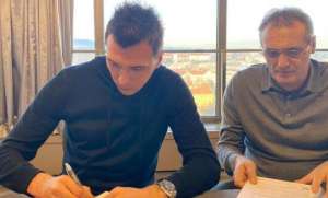 Sem espaço na Juventus, atacante croata acerta com o Al Duhail, do Catar