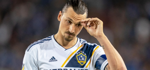 Ibrahimovic aceita proposta e defenderá gigante da Europa por seis meses