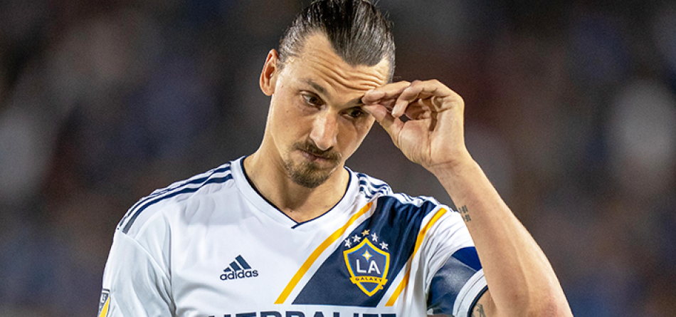 Ibrahimovic aceita proposta e defenderá gigante da Europa por seis meses