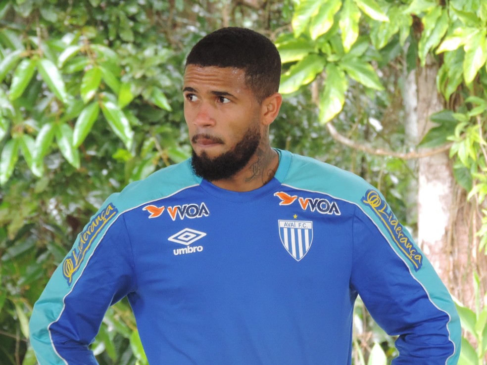 De saída, lateral lamenta ano ruim do Avaí, mas acredita que foi bem individualmente