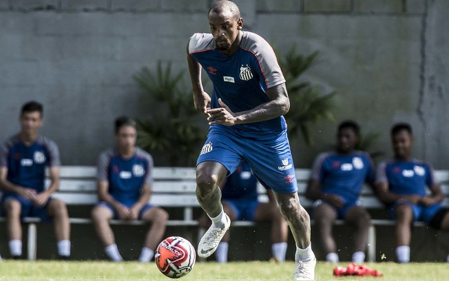 Ponte Preta revela interesse por zagueiro do Santos e monitora dupla