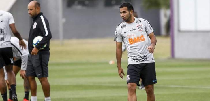 Paulistão: Perto de emprestar meia ex-Flu, Corinthians tenta renovar com ‘joia’