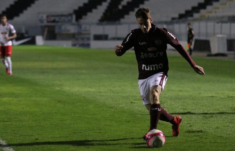 Paranaense: Promessa da Ferroviária-SP, volante é novo reforço do Athletico