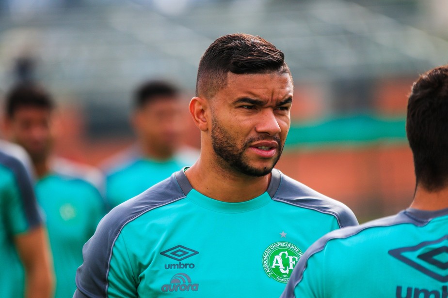 Baiano: Vitória acerta com ex-zagueiro do Palmeiras e mais dois reforços