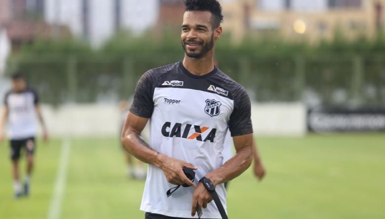 Ceará aceita proposta de “clube fantasma” e receberá R$ 4 milhões por zagueiro