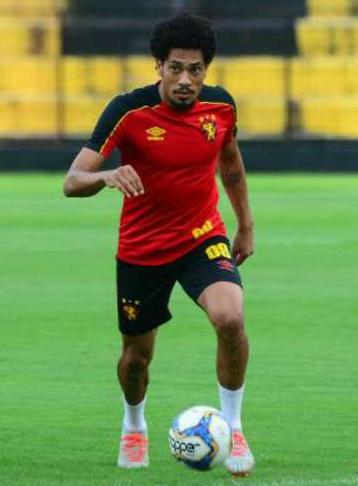 Pernambucano: Sport corre para renovar contrato de volante e atacante para 2020