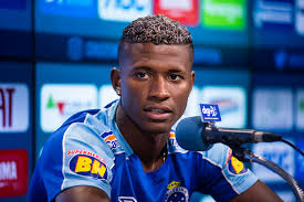 Vice do Cruzeiro não descarta negociação de lateral com Flamengo: ‘Seria um prazer’