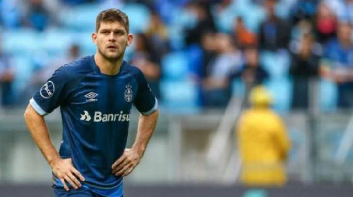 Time italiano prepara oferta de R$ 27 milhões por zagueiro do Grêmio