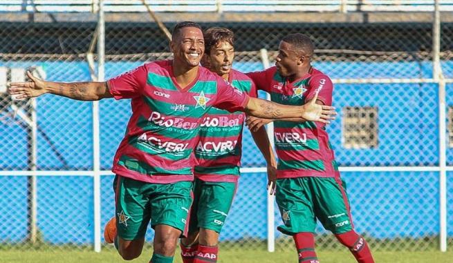 CARIOCA: No fechamento da rodada, Portuguesa vence Friburguense e segue com 100%