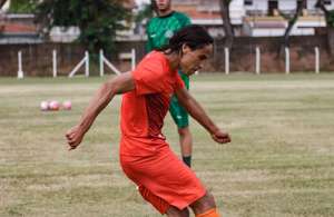 Após investida do CSA, Ricardinho sinaliza permanência no Guarani: 'É a tendência'