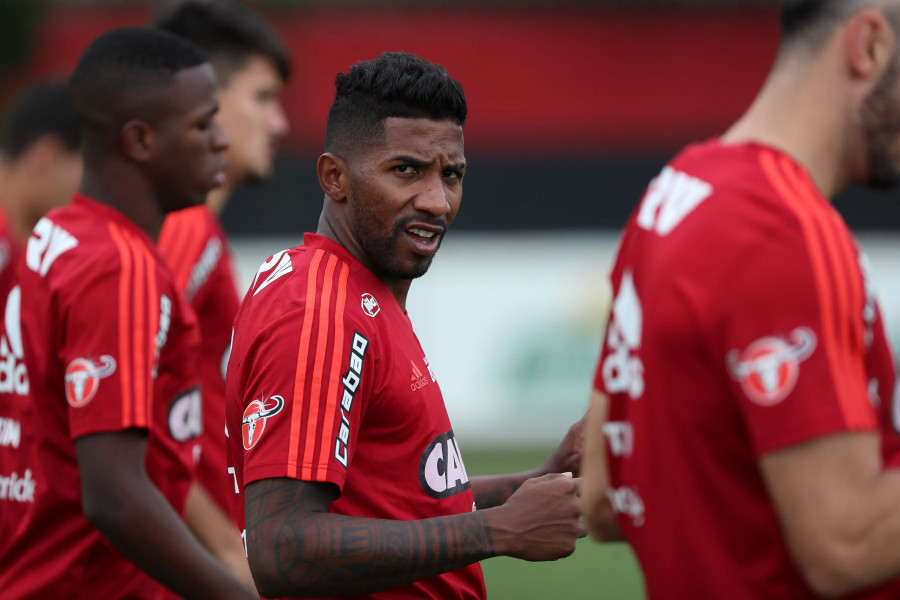 Reforço do Inter, Rodinei se despede do Flamengo: ‘Gratidão’