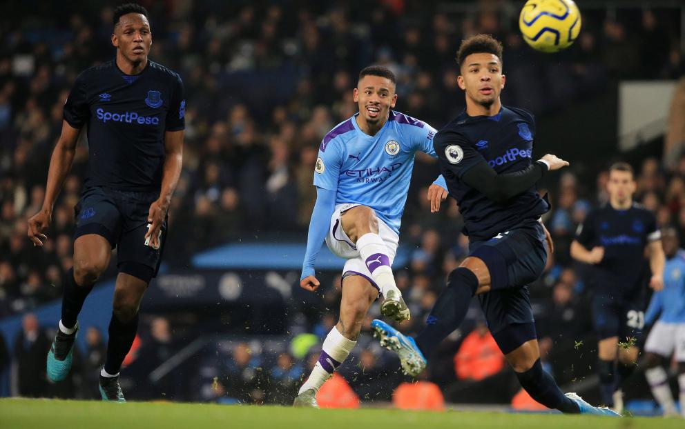 INGLÊS: Gabriel Jesus marca duas vezes e dá vitória ao Manchester City sobre o Everton