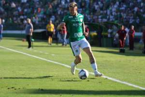 Paulistão: Com Alemão e 'fico' de Lucas Crispim, Guarani se apresenta para pré-temporada