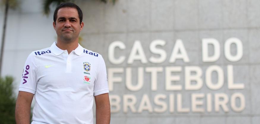 Jardine convoca mais três e fecha lista da seleção para o Pré-Olímpico