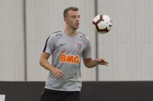 Paulistão: Genoa e Roma fazem sondagem por Carlos Augusto, do Corinthians