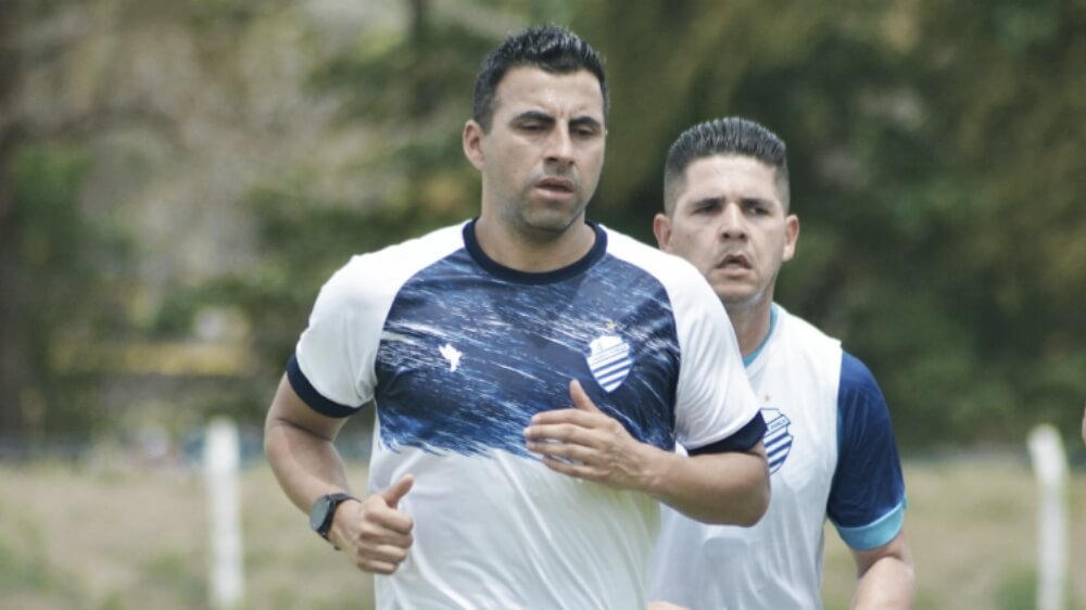 Maldonado, ele mesmo, é o novo auxiliar-técnico de time da Série B