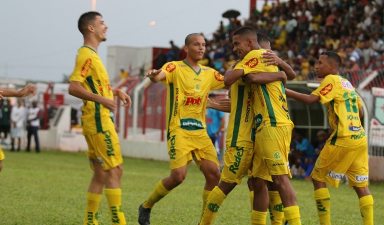 Copa SP: Pais viajam 600 km e veem meia do Mirassol marcar na estreia