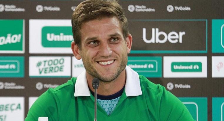 Goianão: Goiás se acerta com atacante e terá “vovô” de 36 anos por mais uma temporada