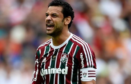 Presidente do Flu vê lateral perto do Grêmio e nega contato com Fred