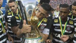 Tiago Nunes se apresenta ao Corinthians e anuncia as saídas de Ralf e Jadson