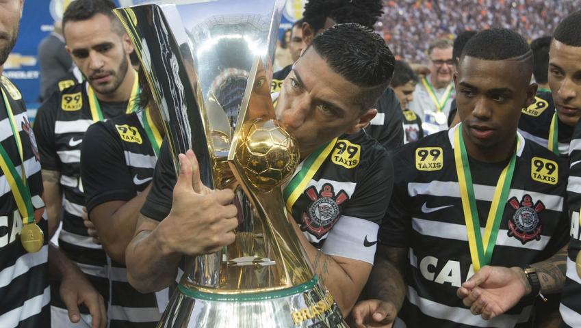 Tiago Nunes se apresenta ao Corinthians e anuncia as saídas de Ralf e Jadson