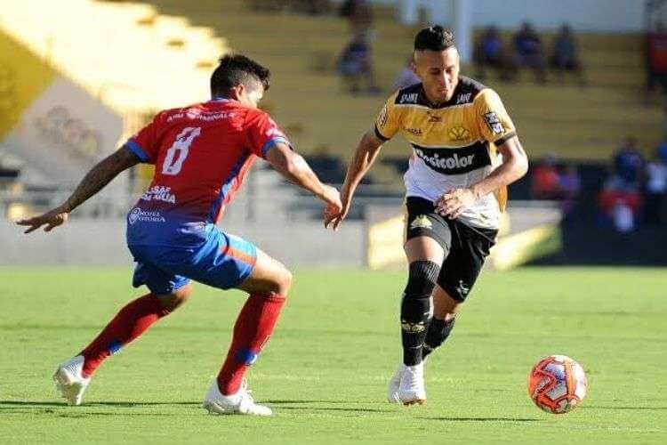 Pernambucano: Santa Cruz se aproxima de ex-Ponte e ex-Internacional